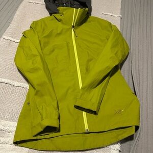 Arc'teryx Women's Ski Jacket in Olive Green and Black